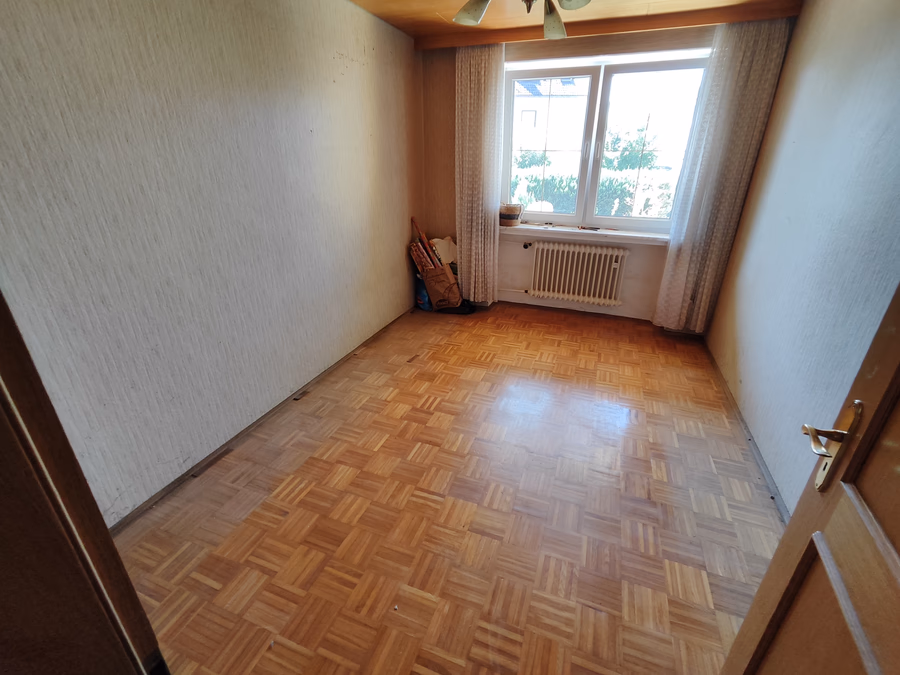Leergeräumtes Zimmer nach der Entrümpelung durch G&N Transporte in Straubing