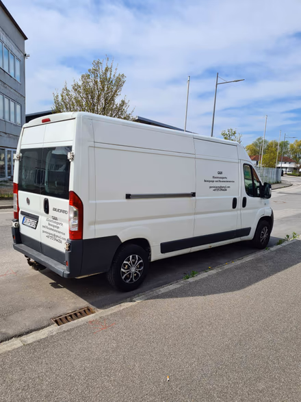Umzug in Straubing – Transporter und Umzugsteam von G&N Transporte im Einsatz